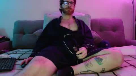 Snapshot of bobbyenglish69 chatting on February 2025 10:46:01 AM Bobby English online show from February 2025 10:46:01 AM