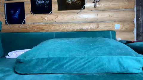 Nail and Olivia online show from November 2025 10:49:02 AM