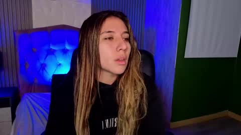 bonnali_lune online show from May 2026 05:03:01 AM