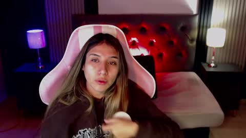 bonnali_lune online show from May 2026 05:04:01 AM