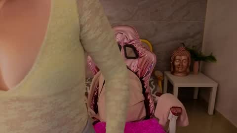 Bonnie  online show from April 2026 07:07:02 PM