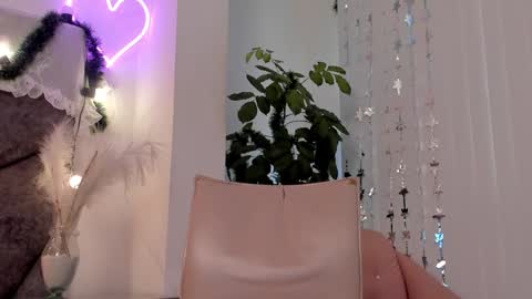 Snapshot of bonniecute_ chatting on December 2024 02:44:01 PM online show from December 2024 02:44:01 PM