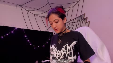 Snapshot of bonniecute_ chatting on December 2024 11:44:01 AM online show from December 2024 11:44:01 AM