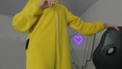 Snapshot of bonniecute_ chatting on January 2025 11:20:01 AM online show from January 2025 11:20:01 AM