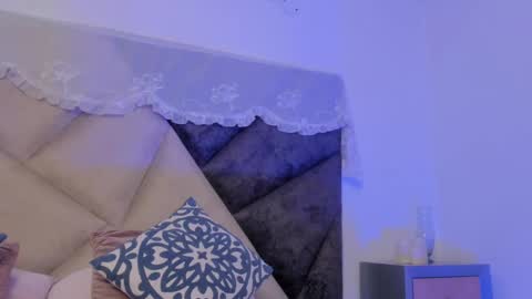 Snapshot of bonniecute_ chatting on September 2025 12:23:02 AM online show from September 2025 12:23:02 AM