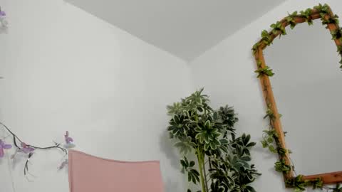 Snapshot of bonniecute_ chatting on October 2025 12:00:01 AM online show from October 2025 12:00:01 AM