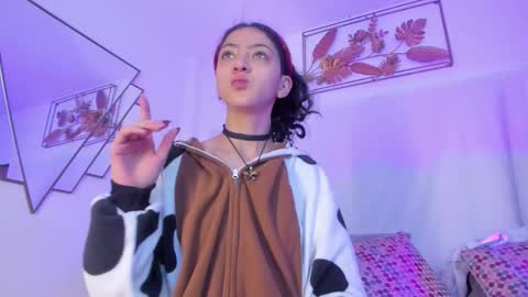 Snapshot of bonniecute_ chatting on October 2025 12:05:02 AM online show from October 2025 12:05:02 AM