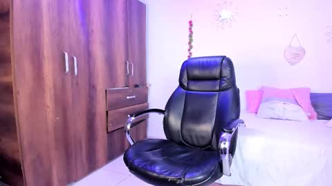 Snapshot of bonny_greylm chatting on December 2025 05:30:01 PM sofia online show from December 2025 05:30:01 PM