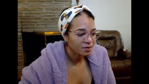 Queen Bon Vivantt online show from October 2025 01:36:03 PM