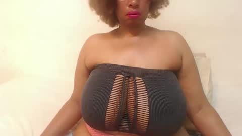 Snapshot of boobyqueen24 chatting on January 2025 08:33:02 PM boobyqueen online show from January 2025 08:33:02 PM