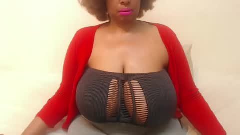 Snapshot of boobyqueen24 chatting on February 2025 05:21:02 PM boobyqueen online show from February 2025 05:21:02 PM