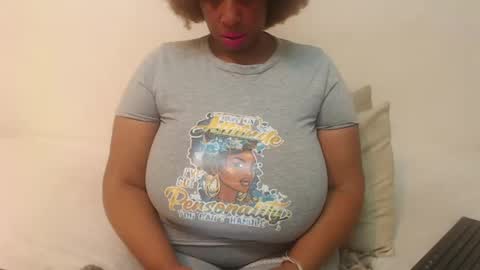 Snapshot of boobyqueen24 chatting on February 2025 09:09:01 PM boobyqueen online show from February 2025 09:09:01 PM