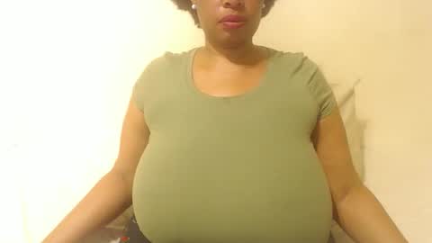 Snapshot of boobyqueen24 chatting on October 2025 06:48:01 PM boobyqueen online show from October 2025 06:48:01 PM