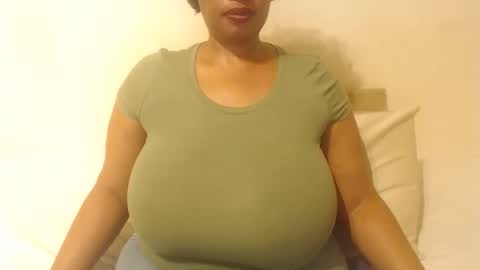 Snapshot of boobyqueen24 chatting on October 2025 07:01:01 PM boobyqueen online show from October 2025 07:01:01 PM