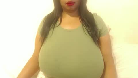 Snapshot of boobyqueen24 chatting on November 2025 05:31:02 AM boobyqueen online show from November 2025 05:31:02 AM