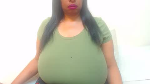 Snapshot of boobyqueen24 chatting on May 2026 12:33:02 PM boobyqueen online show from May 2026 12:33:02 PM