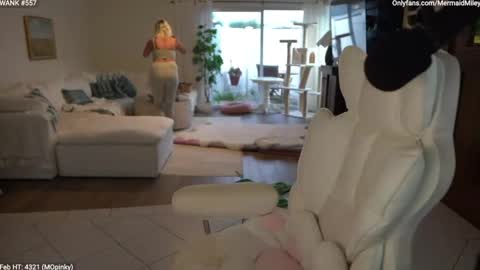 Snapshot of boobznbeer chatting on February 2026 01:10:02 AM Miley online show from February 2026 01:10:02 AM