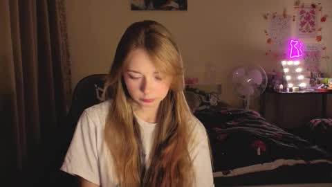 Milena online show from October 2025 03:20:01 PM