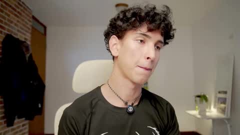 Snapshot of boream_ chatting on December 2025 01:37:02 PM Bream online show from December 2025 01:37:02 PM