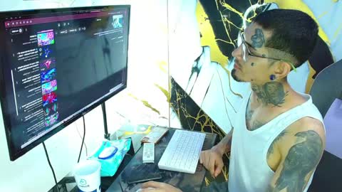 boy_tatto77 online show from April 2026 01:41:02 PM