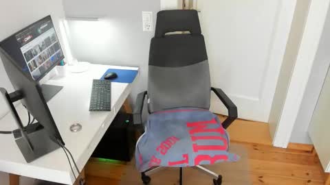 Julian online show from April 2026 11:00:01 AM