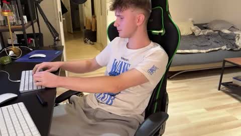 Eddie online show from December 2024 10:50:01 PM