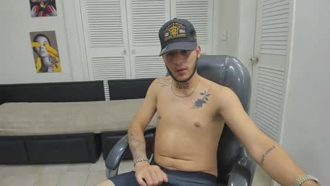 Snapshot of boyxsluts chatting on December 2024 07:04:02 AM MAX online show from December 2024 07:04:02 AM