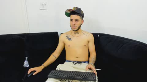 Snapshot of boyxsluts chatting on December 2024 05:42:01 AM MAX online show from December 2024 05:42:01 AM