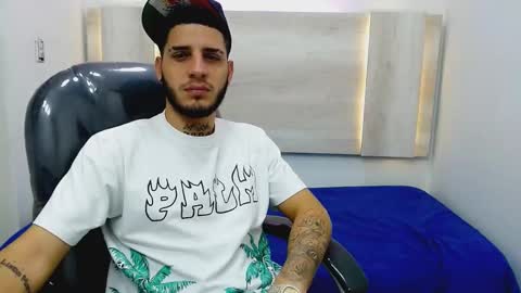 Snapshot of boyxsluts chatting on December 2024 04:19:01 AM MAX online show from December 2024 04:19:01 AM