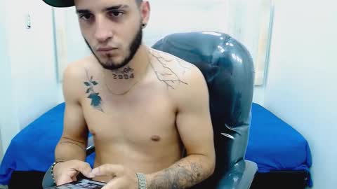 Snapshot of boyxsluts chatting on December 2024 10:25:01 PM MAX online show from December 2024 10:25:01 PM