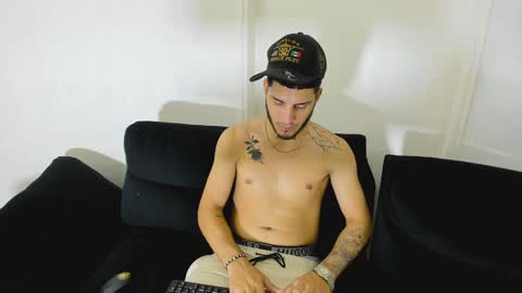 Snapshot of boyxsluts chatting on January 2025 09:39:02 PM MAX online show from January 2025 09:39:02 PM