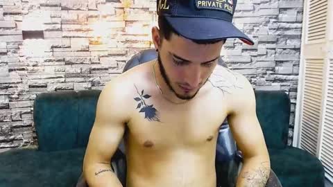 Snapshot of boyxsluts chatting on January 2025 01:38:01 AM MAX online show from January 2025 01:38:01 AM