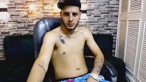 Snapshot of boyxsluts chatting on January 2025 04:05:01 PM MAX online show from January 2025 04:05:01 PM