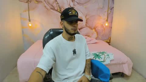 Snapshot of boyxsluts chatting on January 2025 08:44:01 PM MAX online show from January 2025 08:44:01 PM