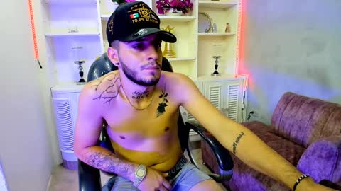 Snapshot of boyxsluts chatting on January 2025 11:13:02 PM MAX online show from January 2025 11:13:02 PM