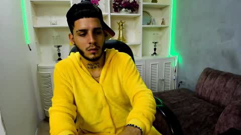 Snapshot of boyxsluts chatting on January 2025 08:25:02 AM MAX online show from January 2025 08:25:02 AM