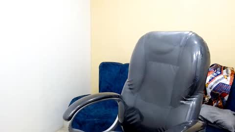 Snapshot of boyxsluts chatting on January 2025 09:35:01 AM MAX online show from January 2025 09:35:01 AM