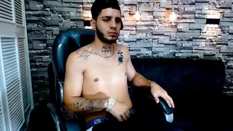 Snapshot of boyxsluts chatting on January 2025 05:53:01 AM MAX online show from January 2025 05:53:01 AM