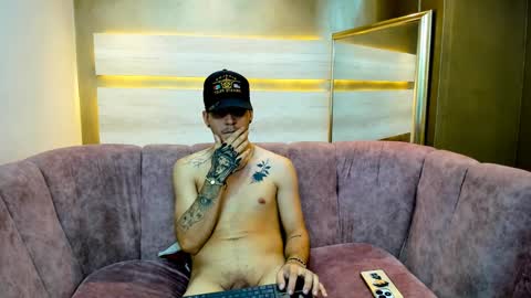 Snapshot of boyxsluts chatting on January 2025 02:33:02 AM MAX online show from January 2025 02:33:02 AM