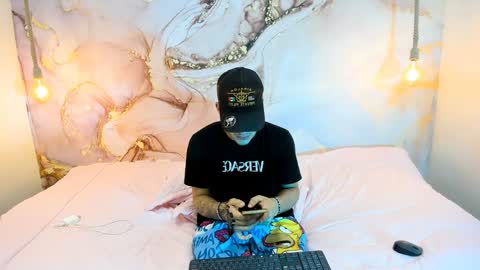 Snapshot of boyxsluts chatting on January 2025 01:13:01 PM MAX online show from January 2025 01:13:01 PM