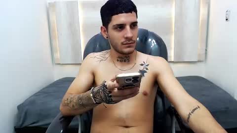 Snapshot of boyxsluts chatting on January 2025 04:30:02 AM MAX online show from January 2025 04:30:02 AM