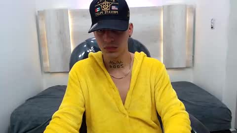 Snapshot of boyxsluts chatting on January 2025 02:19:02 AM MAX online show from January 2025 02:19:02 AM