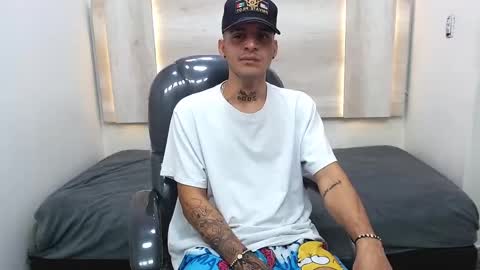 Snapshot of boyxsluts chatting on January 2025 02:48:01 AM MAX online show from January 2025 02:48:01 AM