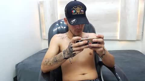 Snapshot of boyxsluts chatting on February 2025 04:26:02 AM MAX online show from February 2025 04:26:02 AM