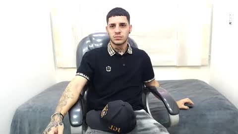 Snapshot of boyxsluts chatting on February 2025 11:58:01 PM MAX online show from February 2025 11:58:01 PM