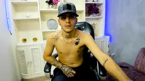 Snapshot of boyxsluts chatting on February 2025 06:54:01 AM MAX online show from February 2025 06:54:01 AM