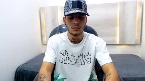 Snapshot of boyxsluts chatting on February 2025 05:37:01 PM MAX online show from February 2025 05:37:01 PM