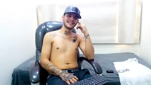 Snapshot of boyxsluts chatting on February 2025 02:42:01 PM MAX online show from February 2025 02:42:01 PM