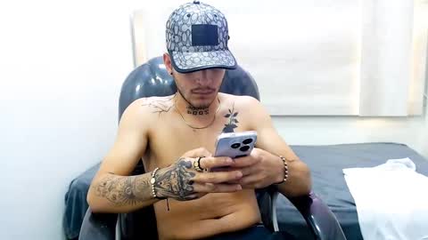 Snapshot of boyxsluts chatting on February 2025 06:59:01 PM MAX online show from February 2025 06:59:01 PM