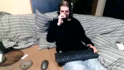 Snapshot of bponie1 chatting on September 2025 01:17:01 AM bponie1 online show from September 2025 01:17:01 AM